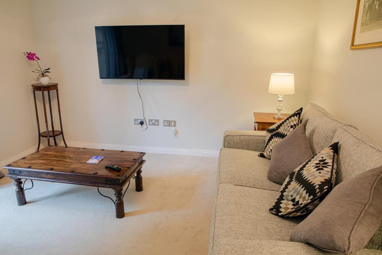 Hedgefield House - Serene Top Floor Flat Inverness Ngoại thất bức ảnh