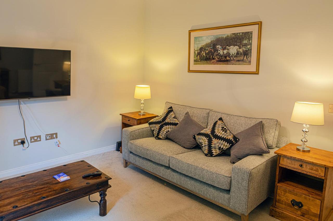 Hedgefield House - Serene Top Floor Flat Inverness Ngoại thất bức ảnh